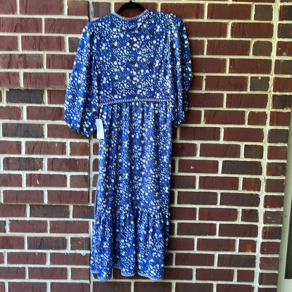 Max studio midi dress with a v-neck and a tier of ruffle. - Picture 3 of 8